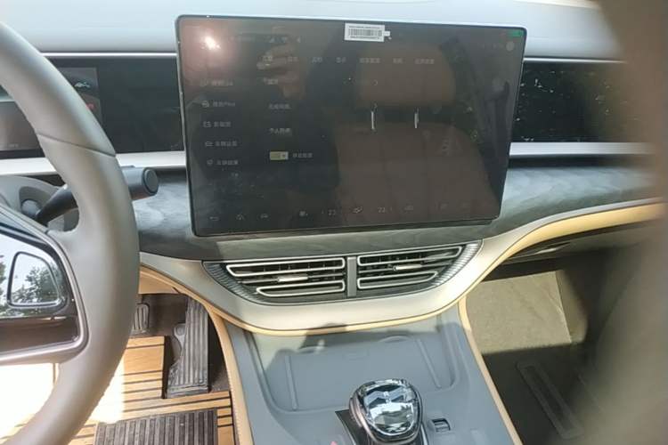 Used Denza D9 2022 DM-i 1040 Prestige Model Audio And AC Panel