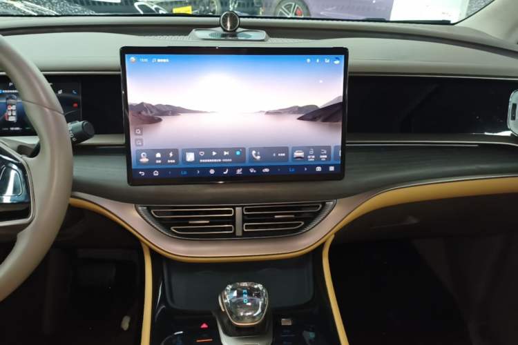 Used Denza D9 2022 DM-i 970 Four-Wheel Drive Flagship Model Audio And AC Panel