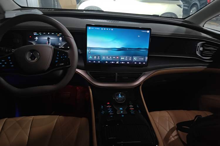 Used Denza D9 2022 DM-i 970 Four-Wheel Drive Prestige Model Audio And AC Panel