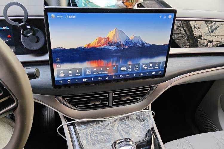 Used Denza D9 2022 DM-i 970 Four-Wheel Drive Flagship Model Audio And AC Panel