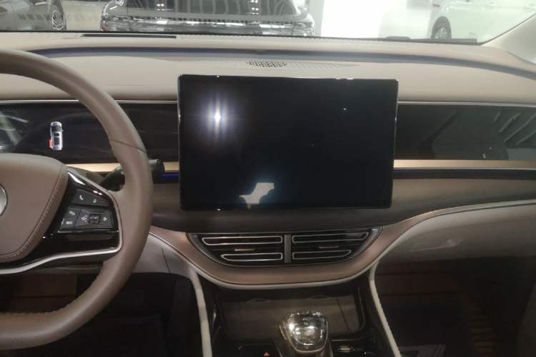Used Denza D9 2022 DM-i 970 Four-Wheel Drive Flagship Model Audio And AC Panel