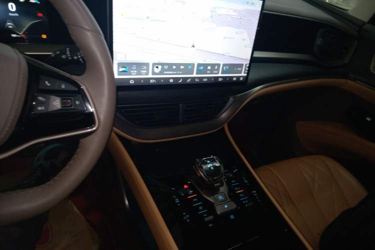 Used Denza D9 2022 DM-i 970 Four-Wheel Drive Flagship Model Audio And AC Panel