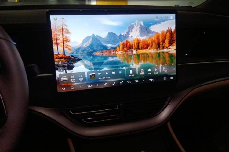 Used Denza D9 2022 DM-i 970 Four-Wheel Drive Prestige Model Audio And AC Panel