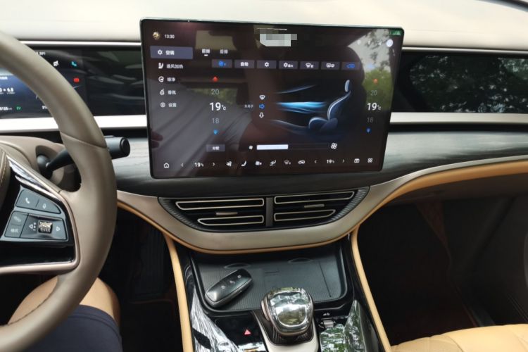 Used Denza D9 2022 DM-i 970 Four-Wheel Drive Flagship Model Audio And AC Panel