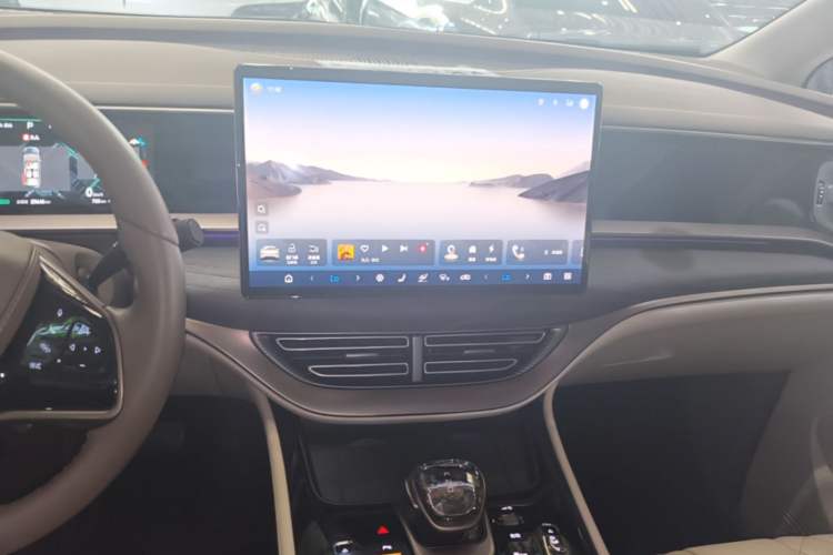 Used Denza D9 2022 DM-i 970 Four-Wheel Drive Flagship Model Audio And AC Panel