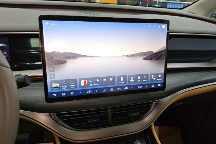 Used Denza D9 2022 DM-i 970 Four-Wheel Drive Flagship Model Audio And AC Panel