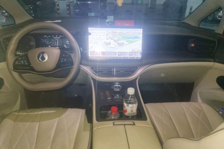 Used Denza D9 2022 DM-i 970 Four-Wheel Drive Prestige Model Center Console