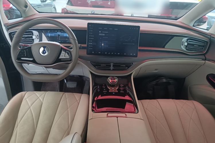Used Denza D9 2022 DM-i 970 Four-Wheel Drive Flagship Model Center Console