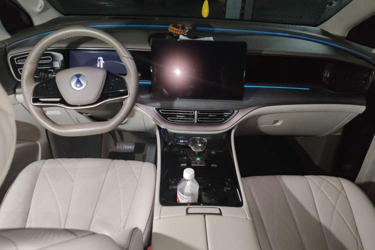 Used Denza D9 2022 DM-i 970 Four-Wheel Drive Flagship Model Center Console
