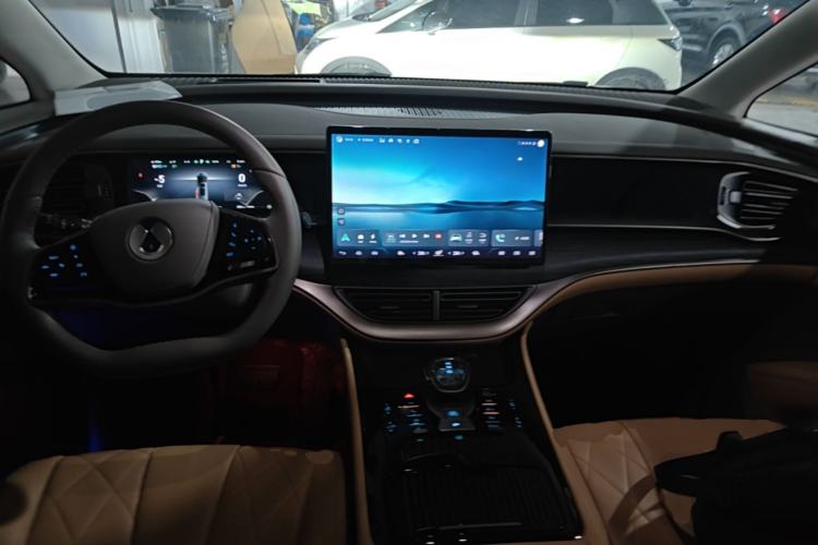 Used Denza D9 2022 DM-i 970 Four-Wheel Drive Prestige Model Center Console