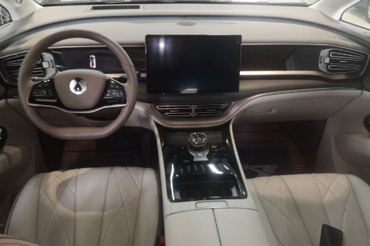 Used Denza D9 2022 DM-i 970 Four-Wheel Drive Flagship Model Center Console