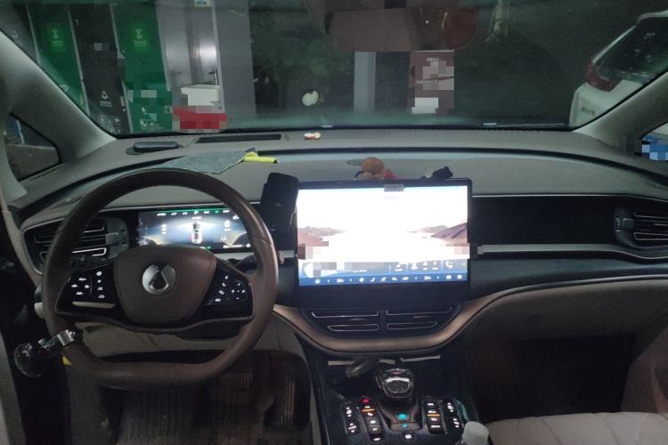 Used Denza D9 2022 DM-i 970 Four-Wheel Drive Prestige Model Center Console