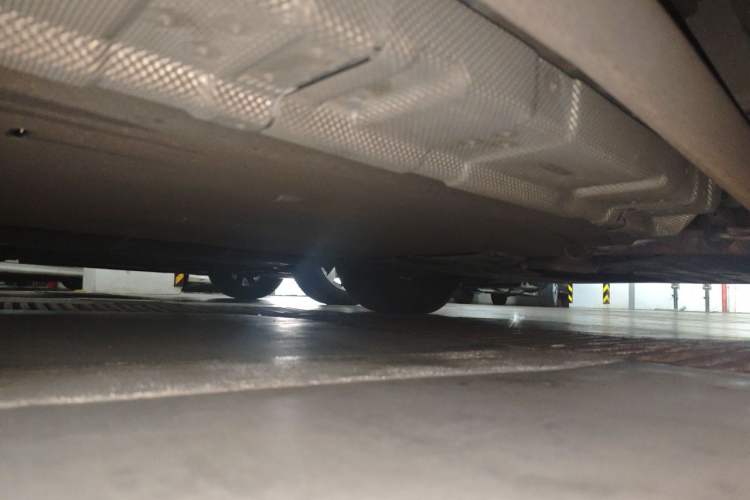 Used Denza D9 2022 DM-i 1040 Prestige Model Chassis Front
