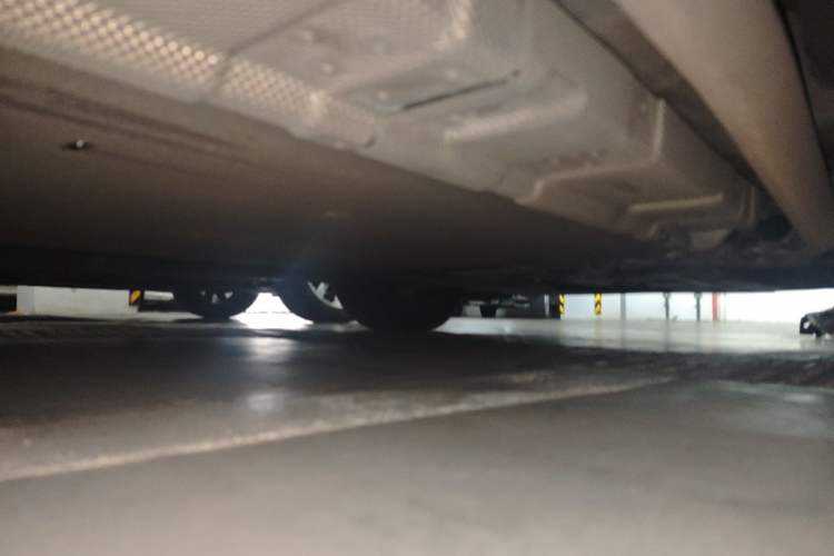 Used Denza D9 2022 DM-i 1040 Prestige Model Chassis Front Left
