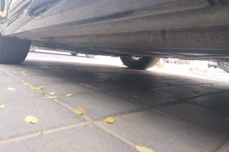 Used Denza D9 2022 DM-i 1040 Prestige Model Chassis Front Left