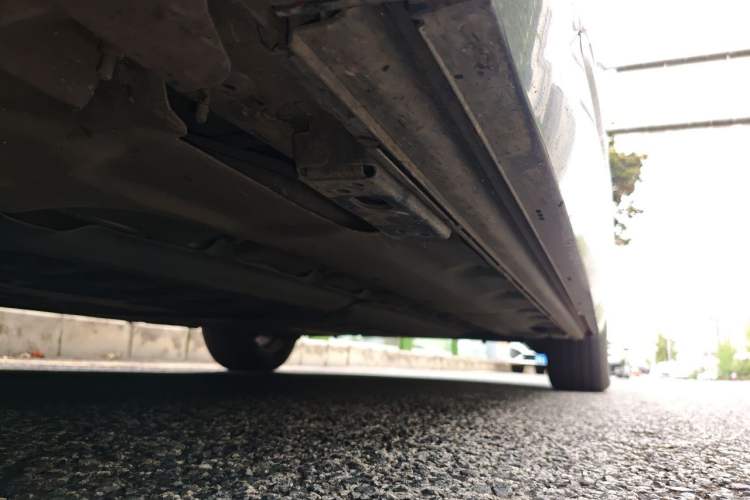 Used Denza D9 2022 DM-i 1040 Prestige Model Chassis Front Left
