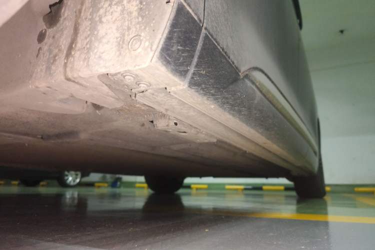 Used Denza D9 2022 DM-i 1040 Prestige Model Chassis Front Left