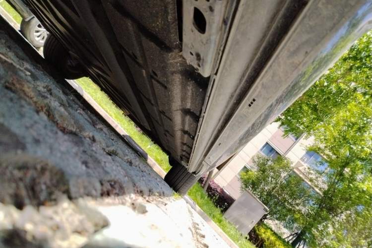 Used Denza D9 2022 DM-i 1040 Prestige Model Chassis Front Left