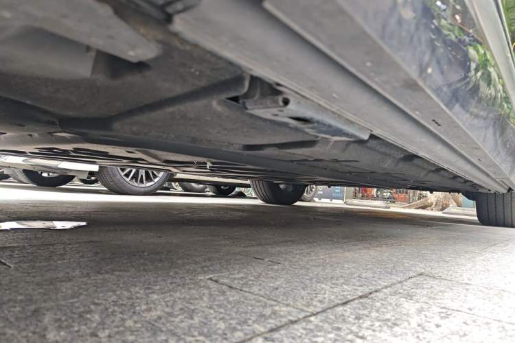 Used Denza D9 2022 DM-i 970 Four-Wheel Drive Flagship Model Chassis Front Left
