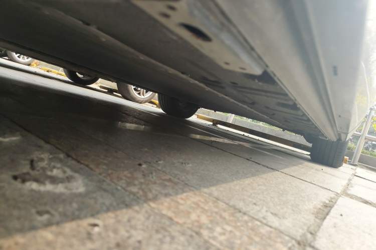 Used Denza D9 2022 EV 620 Prestige Model Chassis Front Left