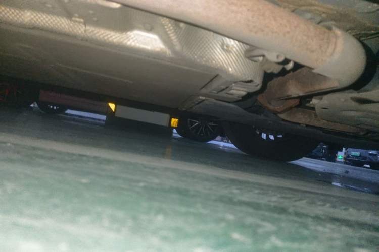 Used Denza D9 2022 DM-i 970 Four-Wheel Drive Prestige Model Chassis Front Right
