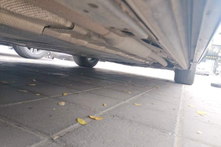 Used Denza D9 2022 DM-i 1040 Prestige Model Chassis Front Right