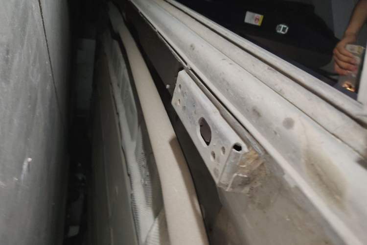 Used Denza D9 2022 DM-i 970 Four-Wheel Drive Flagship Model Chassis Front Right
