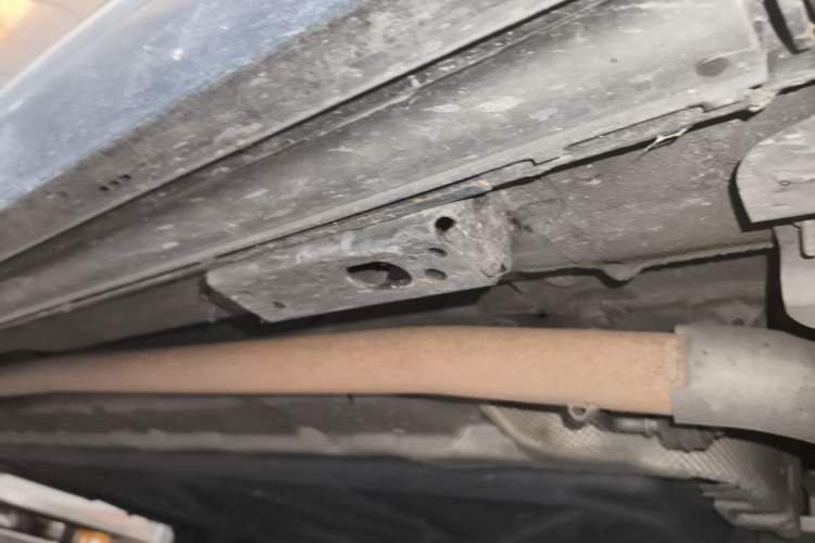 Used Denza D9 2022 DM-i 970 Four-Wheel Drive Flagship Model Chassis Front Right