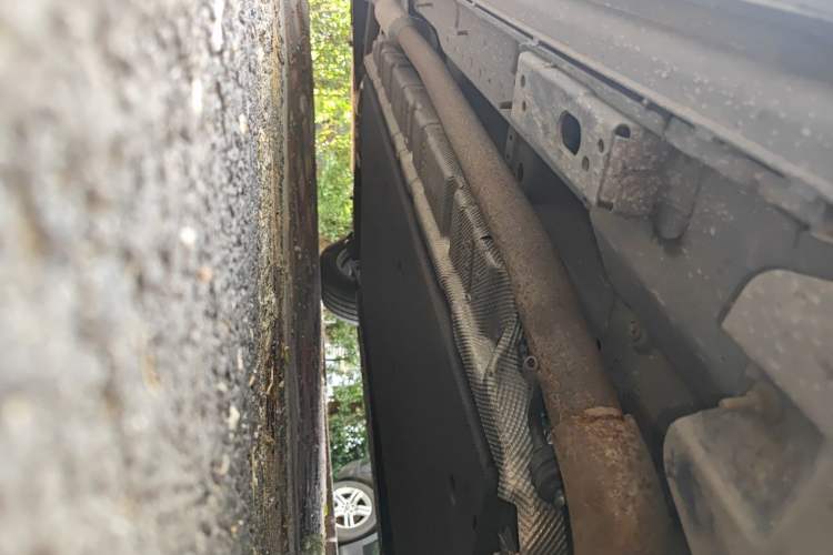 Used Denza D9 2022 DM-i 970 Four-Wheel Drive Flagship Model Chassis Front Right