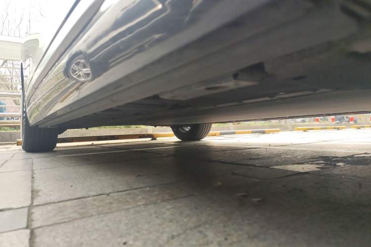 Used Denza D9 2022 EV 620 Prestige Model Chassis Front Right