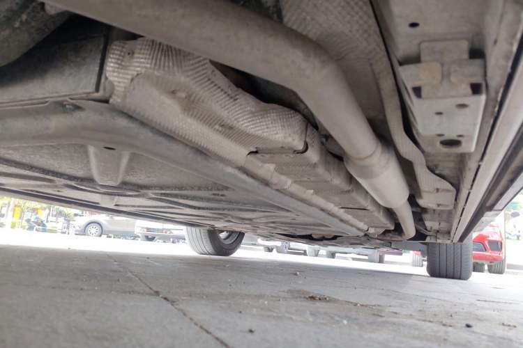 Used Denza D9 2022 DM-i 1040 Prestige Model Chassis Front Right