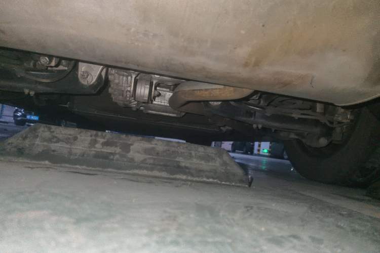 Used Denza D9 2022 DM-i 970 Four-Wheel Drive Prestige Model Chassis Rear
