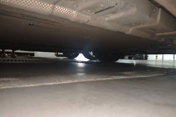 Used Denza D9 2022 DM-i 1040 Prestige Model Chassis Rear
