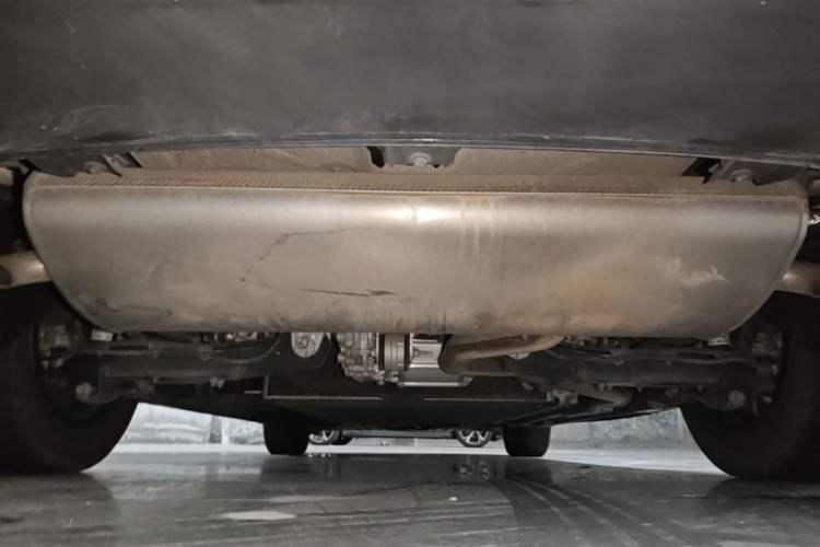 Used Denza D9 2022 DM-i 970 Four-Wheel Drive Flagship Model Chassis Rear