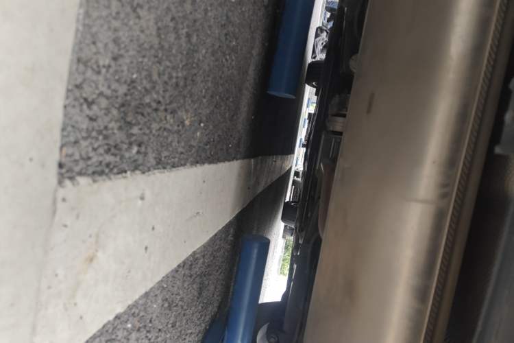 Used Denza D9 2022 DM-i 970 Four-Wheel Drive Flagship Model Chassis Rear