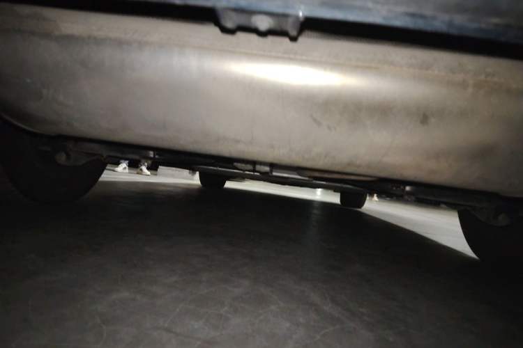 Used Denza D9 2022 DM-i 970 Four-Wheel Drive Prestige Model Chassis Rear