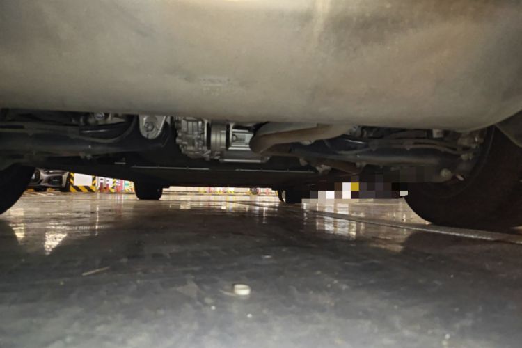 Used Denza D9 2022 DM-i 970 Four-Wheel Drive Prestige Model Chassis Rear