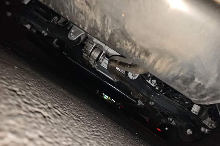 Used Denza D9 2022 DM-i 970 Four-Wheel Drive Prestige Model Chassis Rear