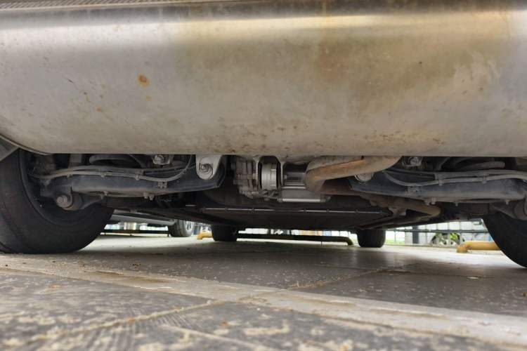 Used Denza D9 2022 DM-i 970 Four-Wheel Drive Prestige Model Chassis Rear