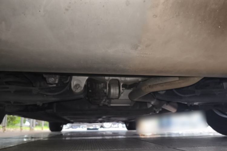 Used Denza D9 2022 DM-i 970 Four-Wheel Drive Flagship Model Chassis Rear