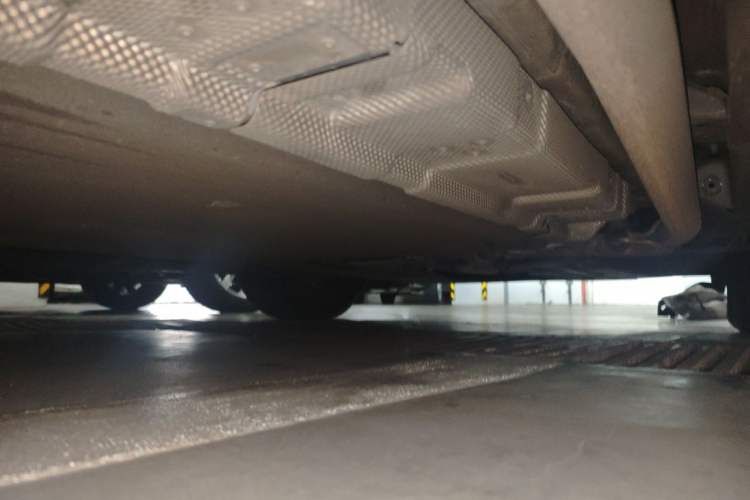 Used Denza D9 2022 DM-i 1040 Prestige Model Chassis Rear Left