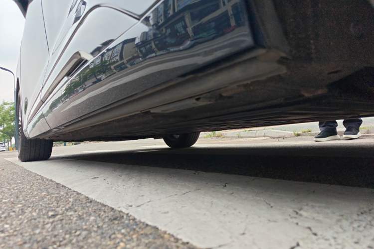 Used Denza D9 2022 DM-i 1040 Prestige Model Chassis Rear Left