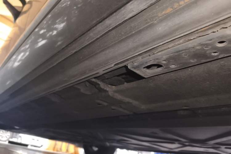 Used Denza D9 2022 DM-i 970 Four-Wheel Drive Flagship Model Chassis Rear Left