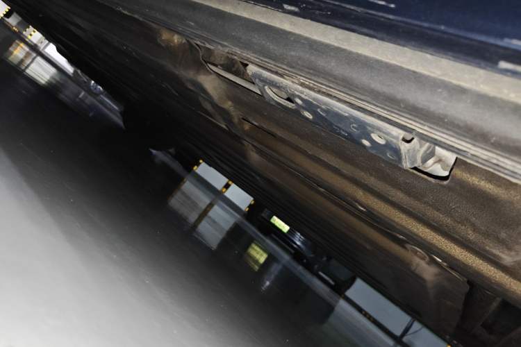 Used Denza D9 2022 DM-i 970 Four-Wheel Drive Flagship Model Chassis Rear Left