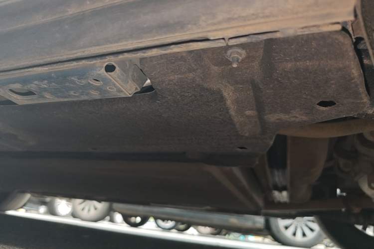 Used Denza D9 2022 DM-i 970 Four-Wheel Drive Flagship Model Chassis Rear Left