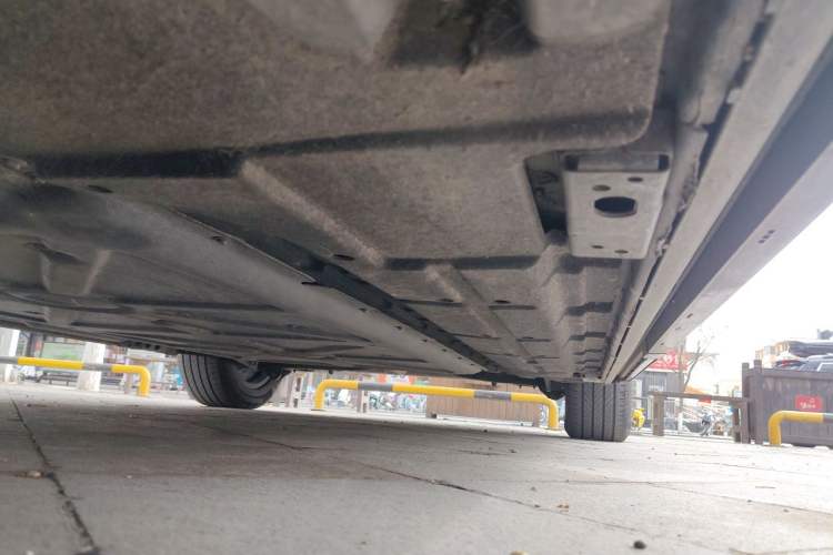 Used Denza D9 2022 DM-i 1040 Prestige Model Chassis Rear Left