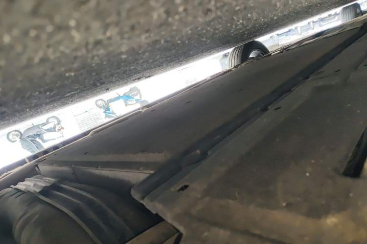 Used Denza D9 2022 DM-i 970 Four-Wheel Drive Flagship Model Chassis Rear Left