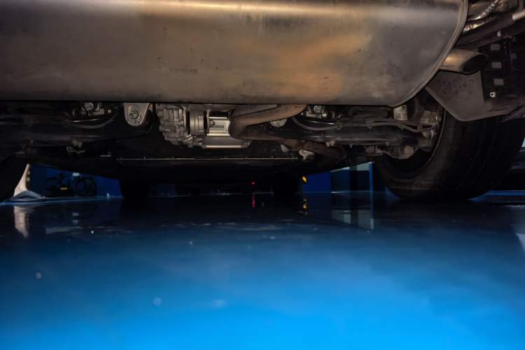 Used Denza D9 2022 DM-i 970 Four-Wheel Drive Flagship Model Chassis Rear