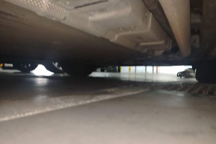 Used Denza D9 2022 DM-i 1040 Prestige Model Chassis Rear Right