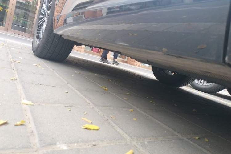 Used Denza D9 2022 DM-i 1040 Prestige Model Chassis Rear Right